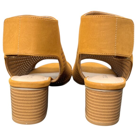 J. Adams Maddie Gold Nubuck Booties Size 8 - Picture 5 of 8